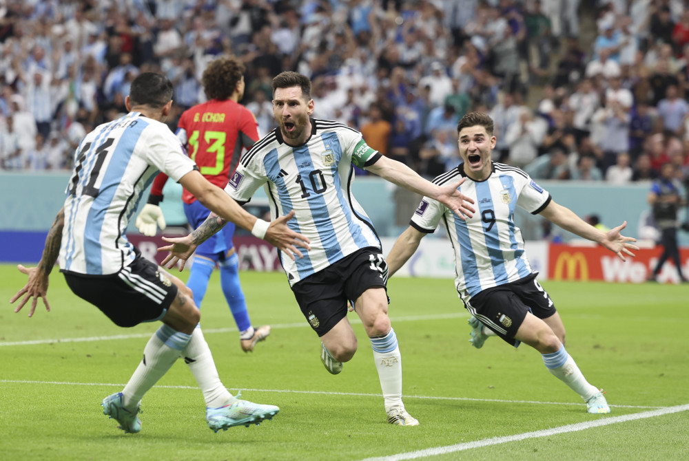 更是對他在 更是對他在