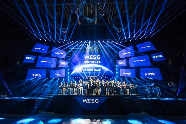 并为观众提 并为观众提